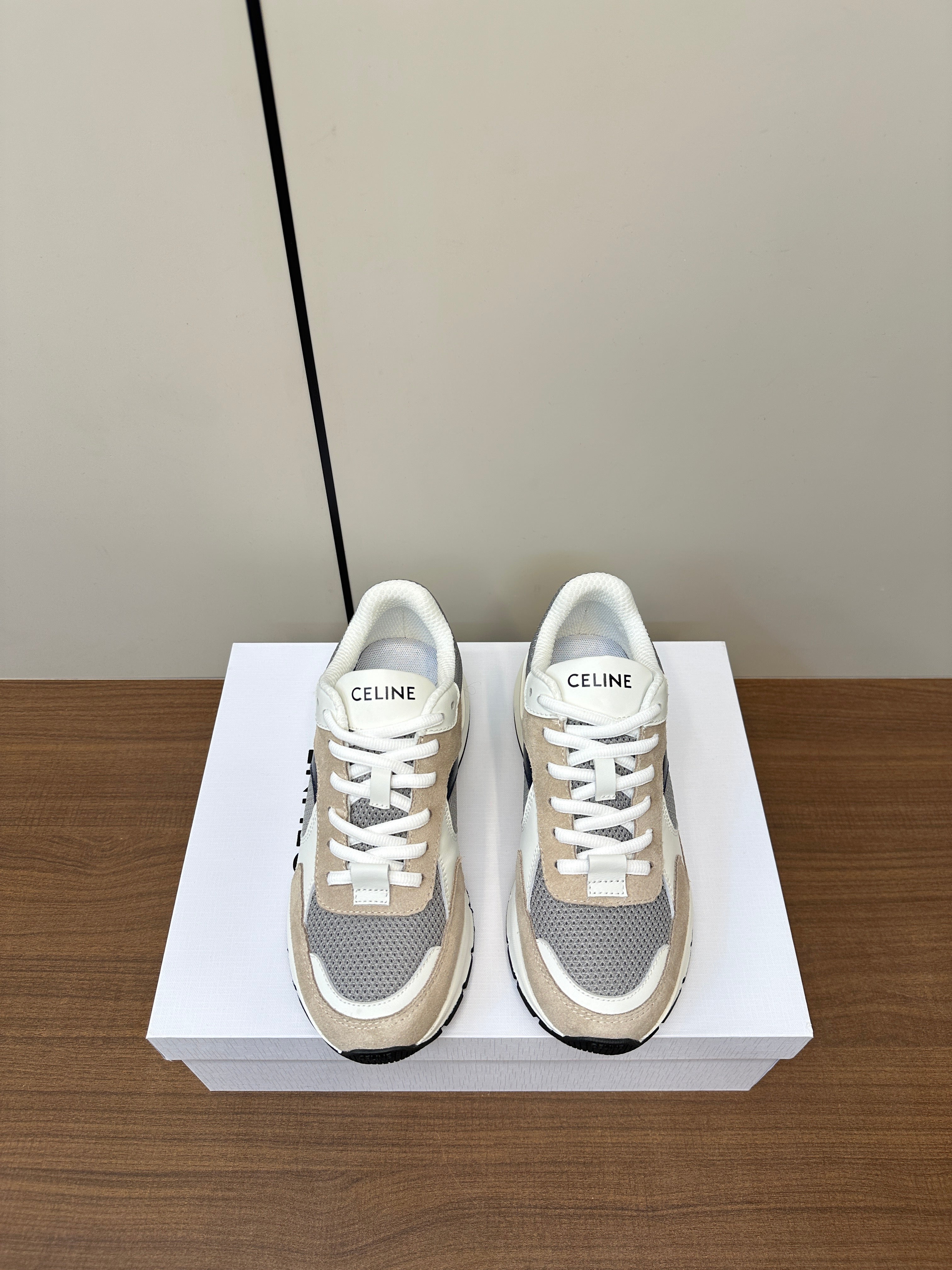 S-Sneakers