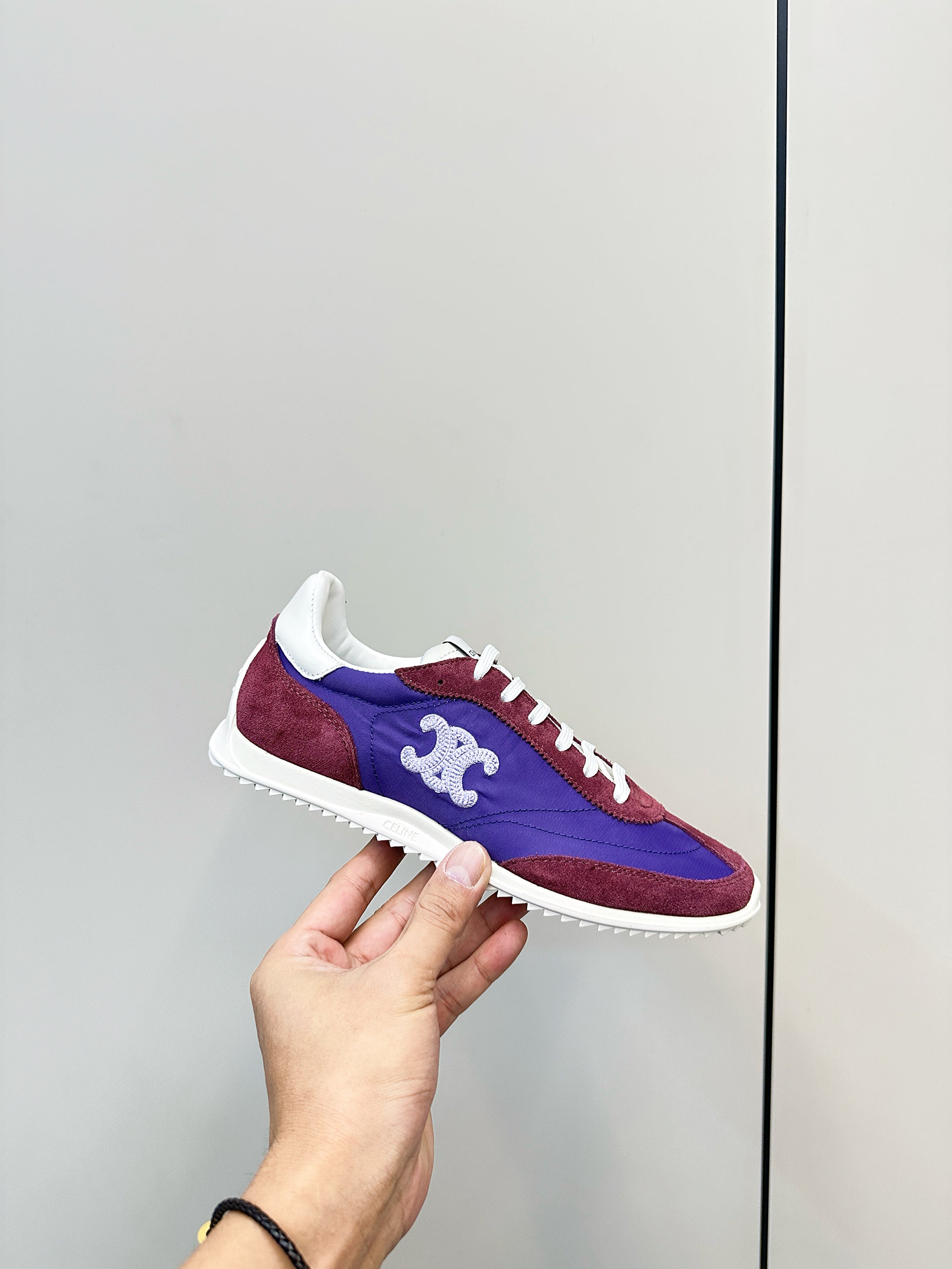 S-Sneakers