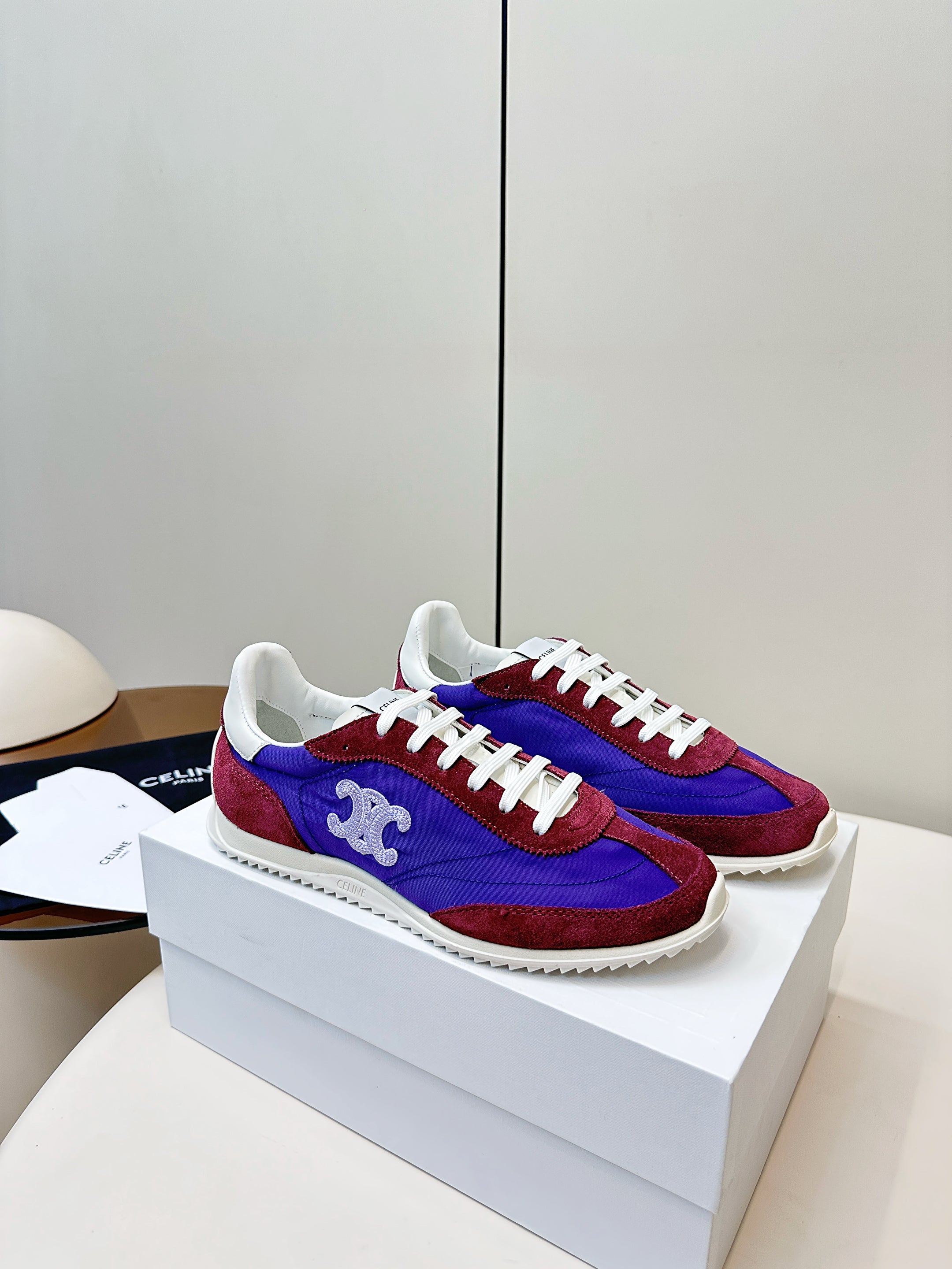 S-Sneakers