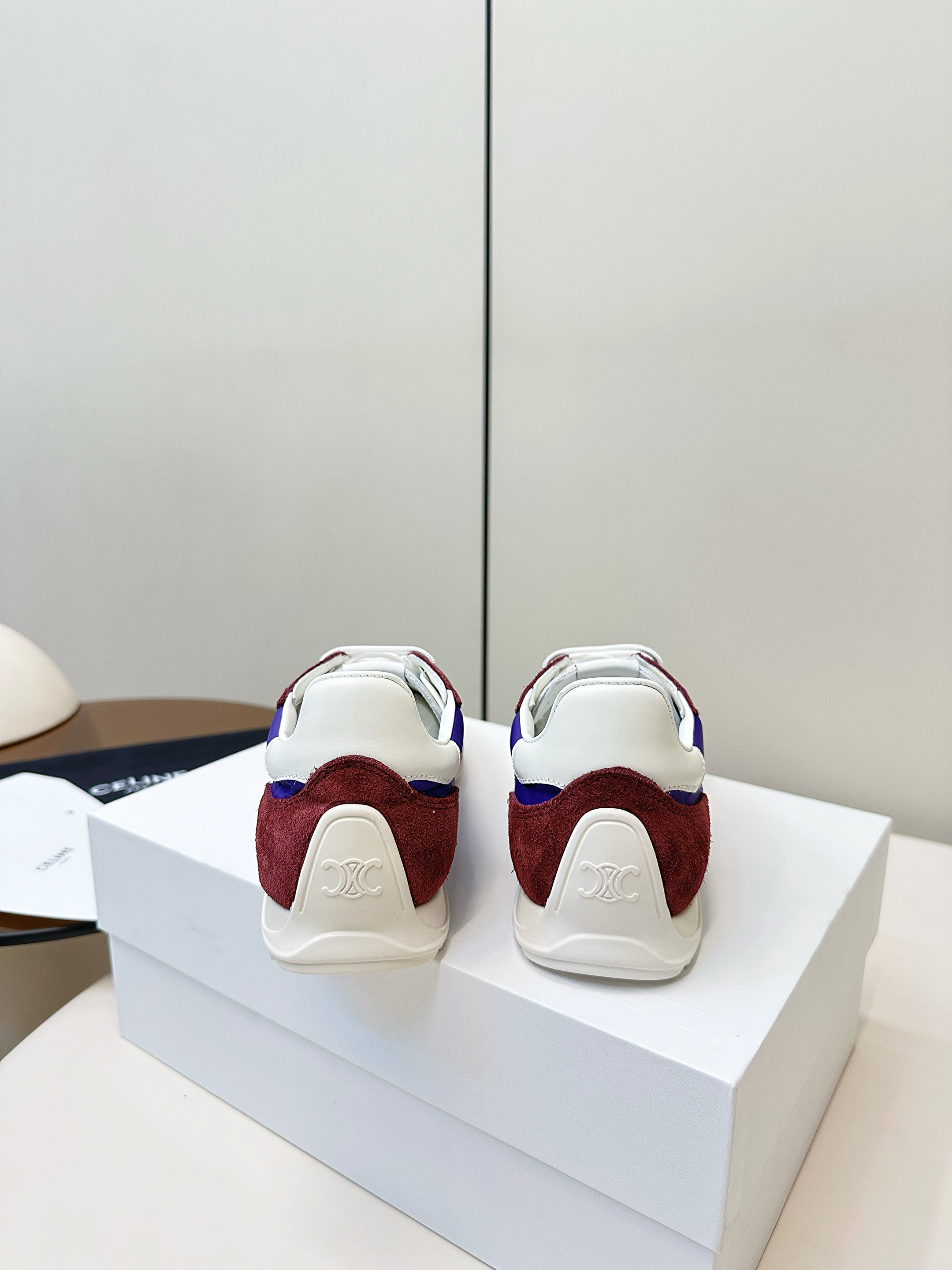 S-Sneakers