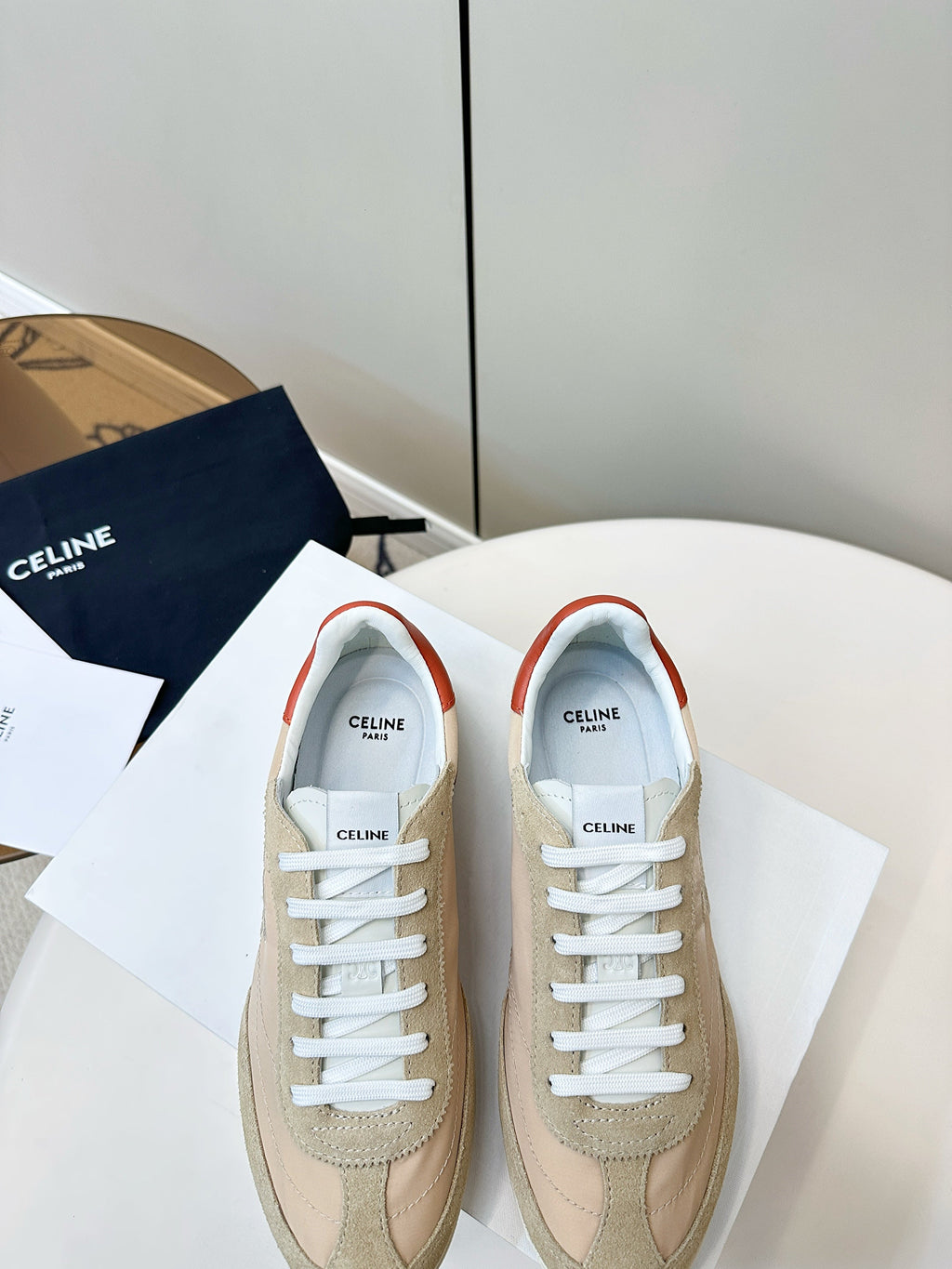 S-Sneakers