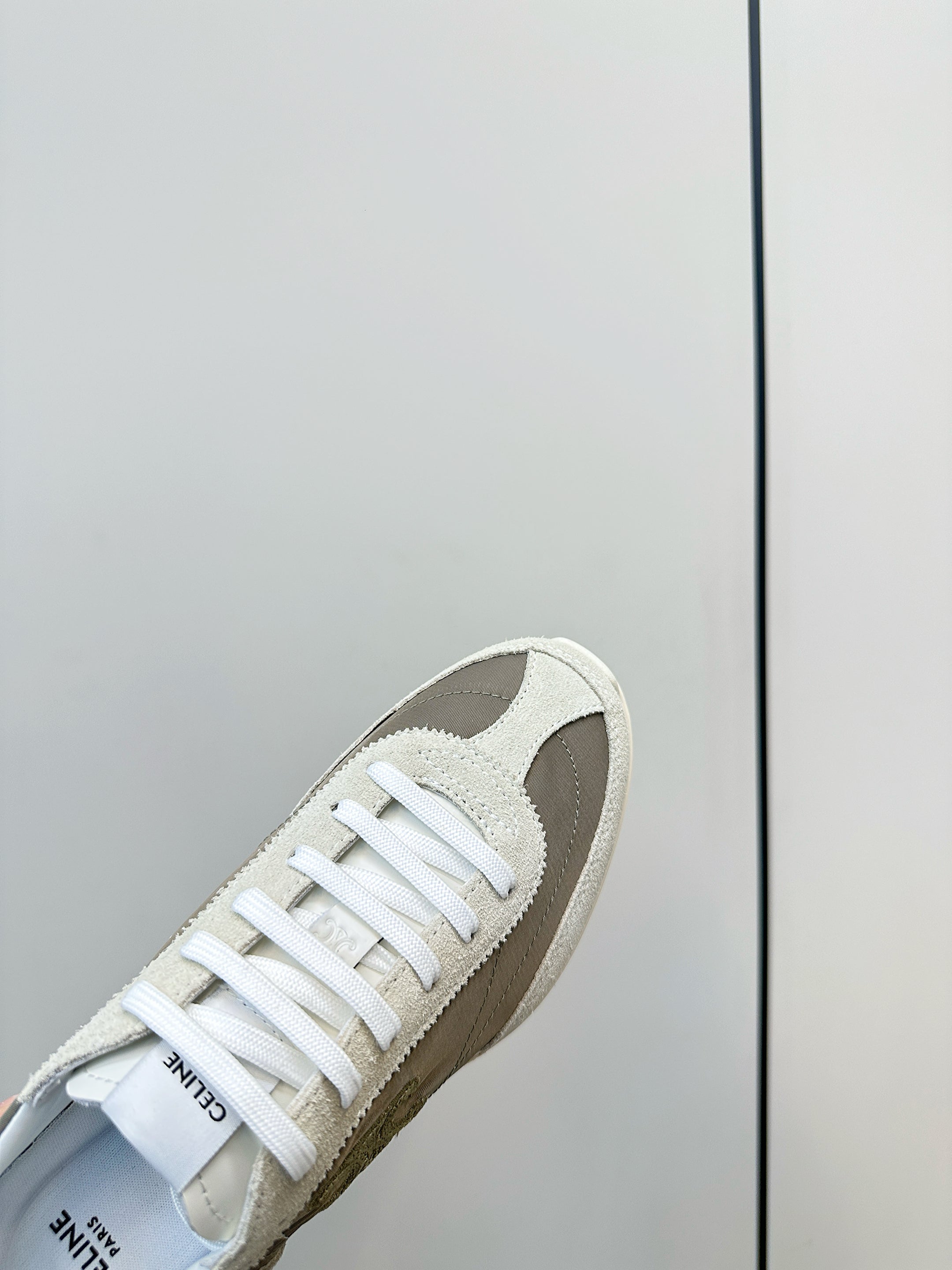 S-Sneakers