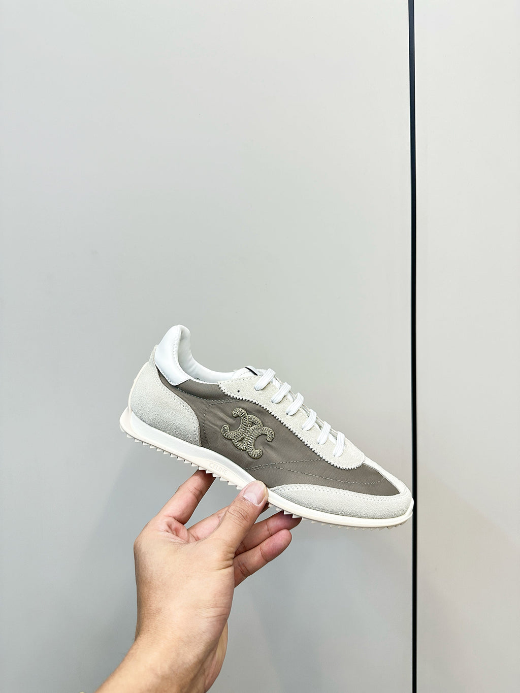 S-Sneakers
