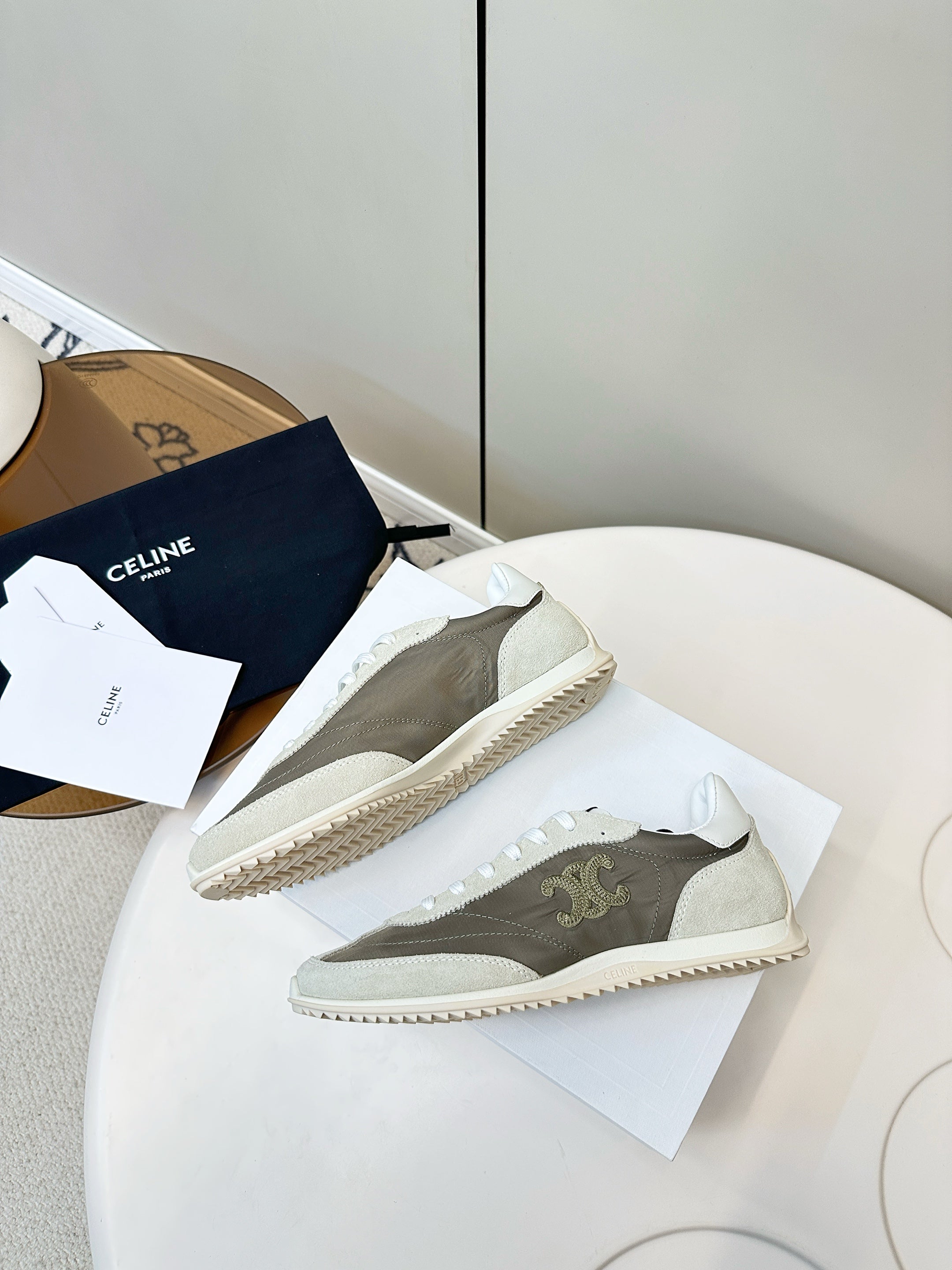 S-Sneakers