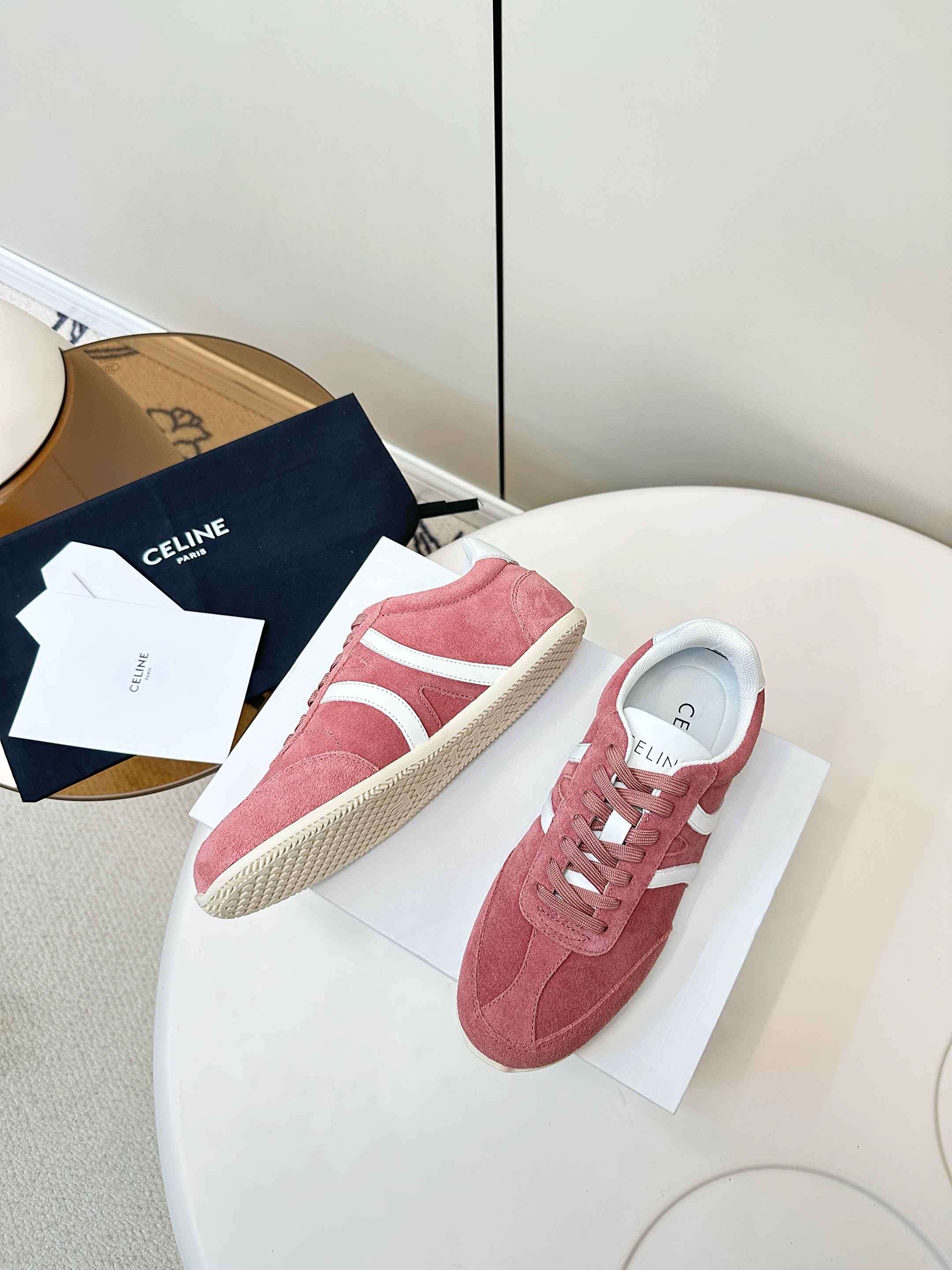 S-Sneakers