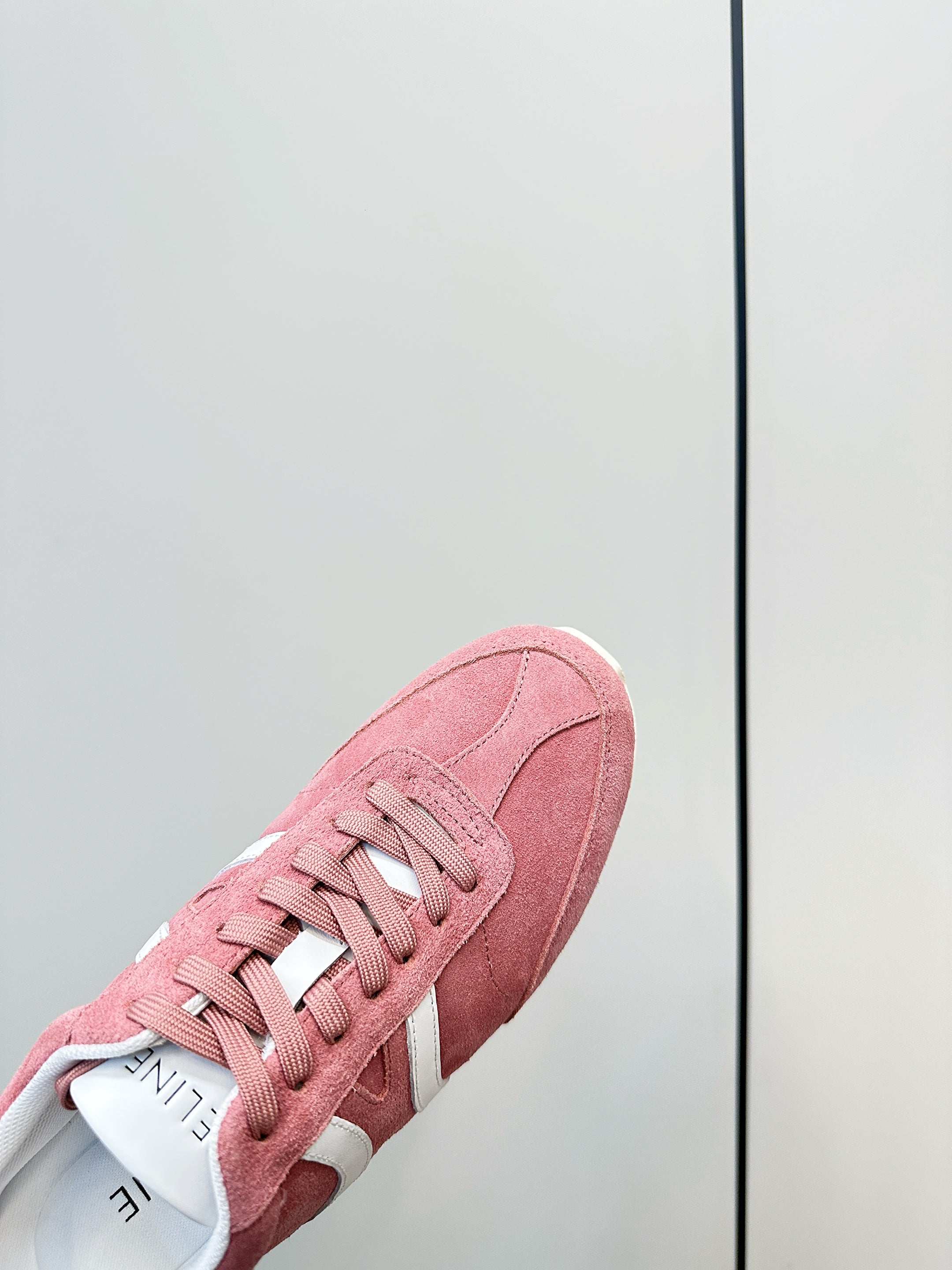 S-Sneakers