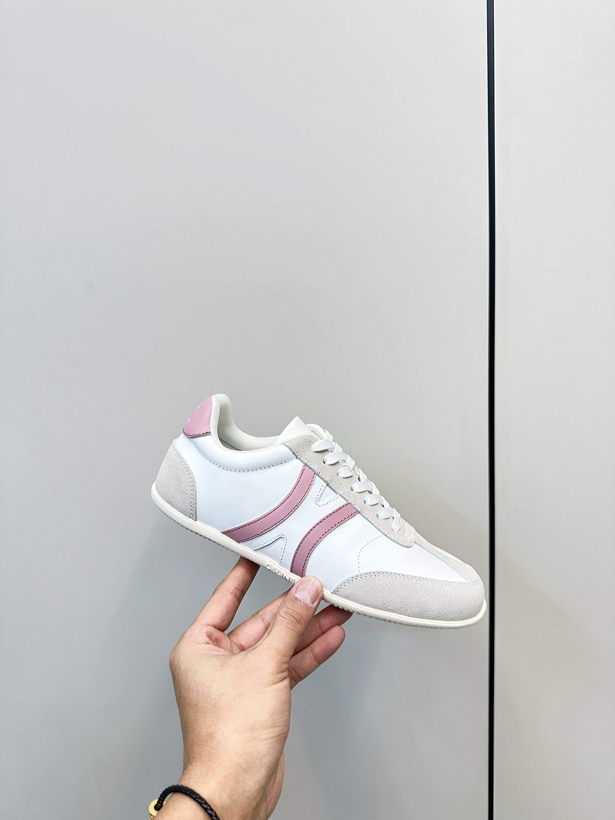 S-Sneakers