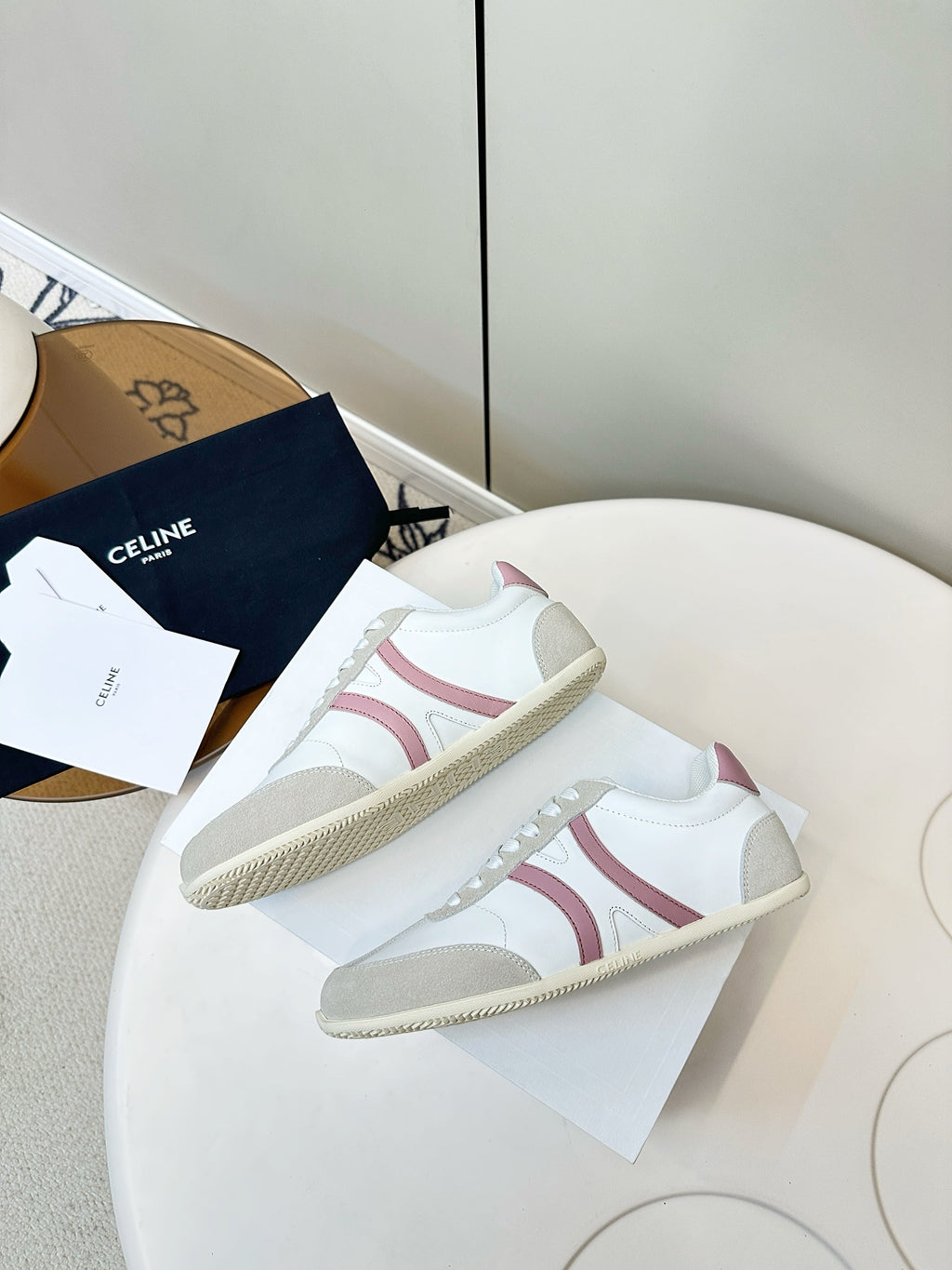 S-Sneakers