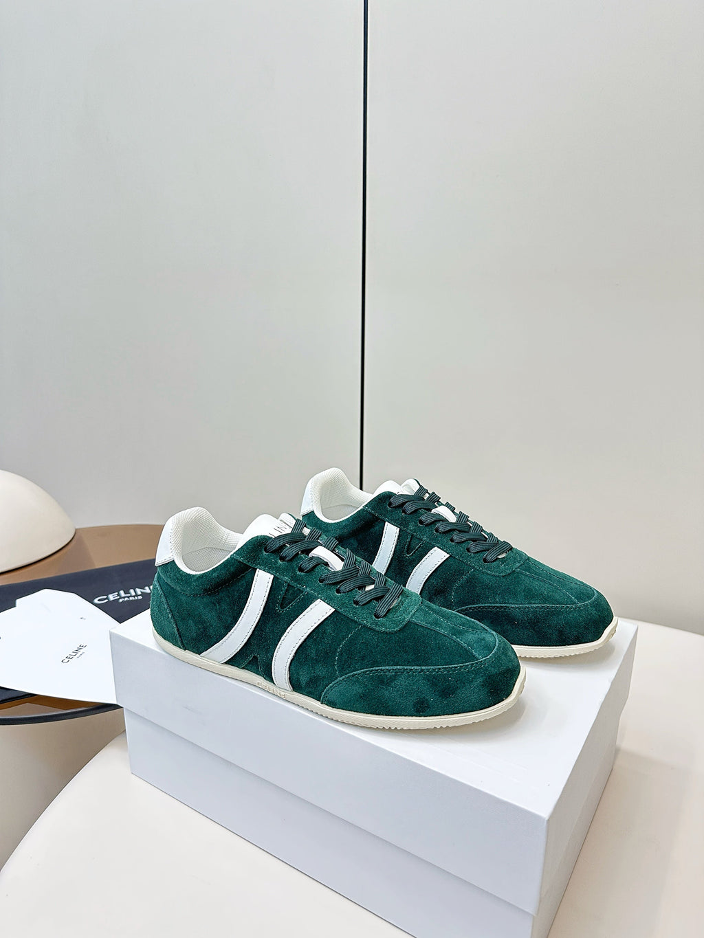 S-Sneakers