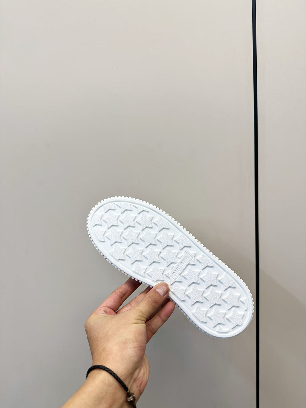 M-Sneakers