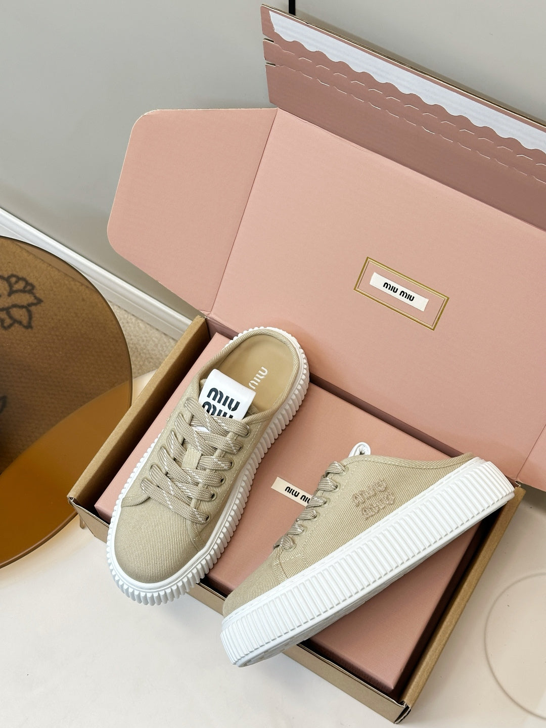 M-Sneakers