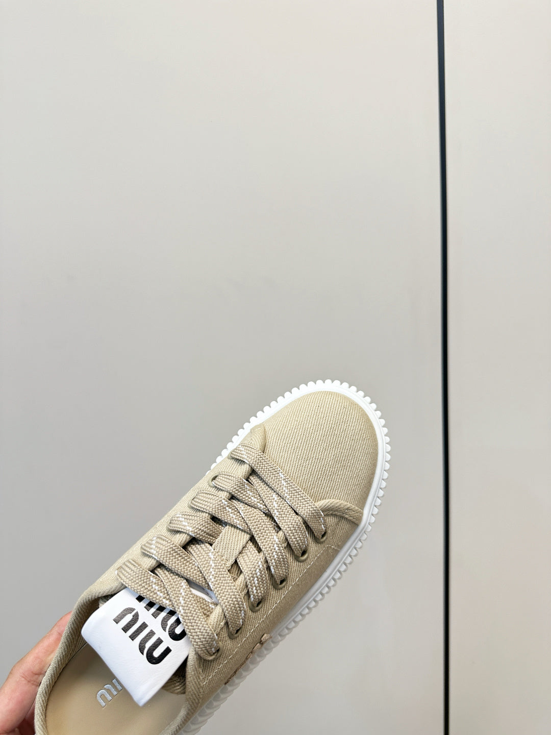M-Sneakers