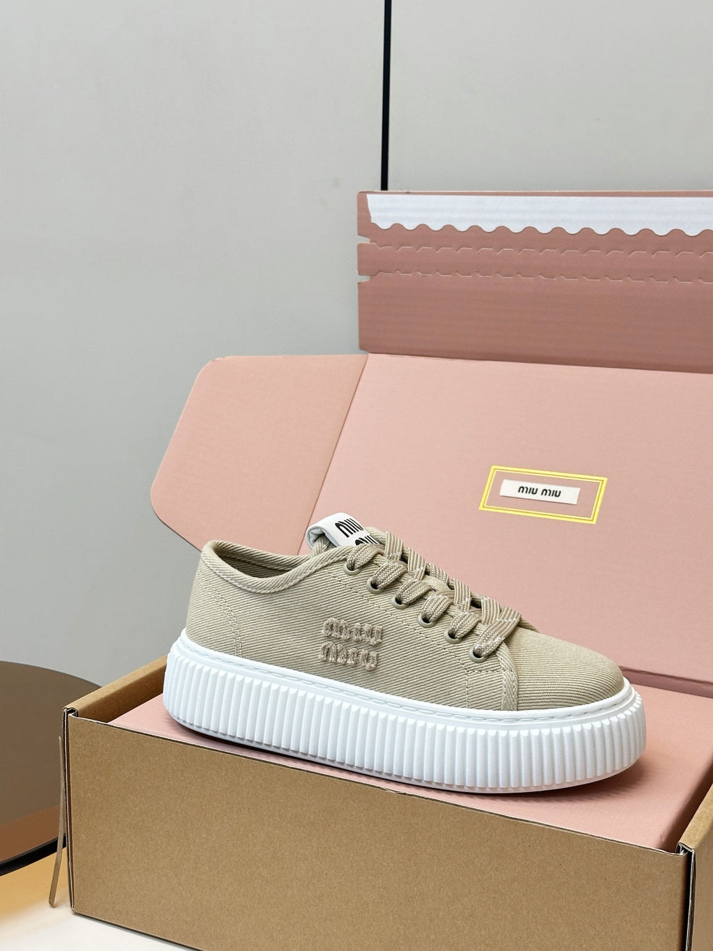 M-Sneakers