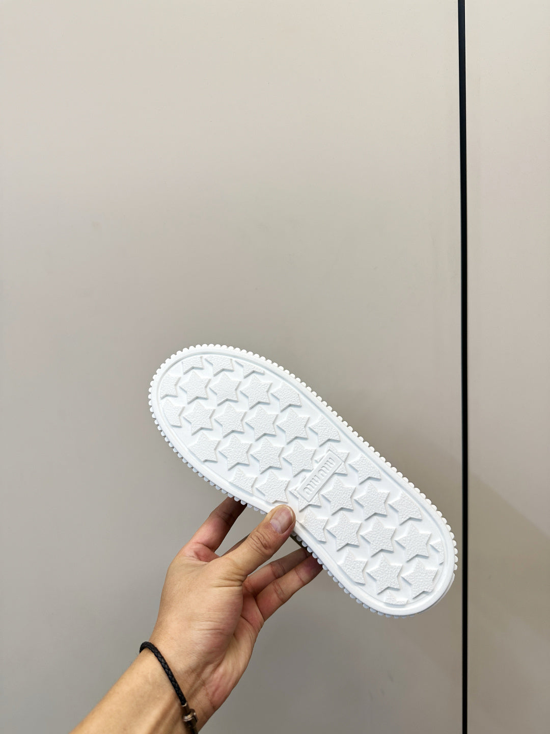 M-Sneakers