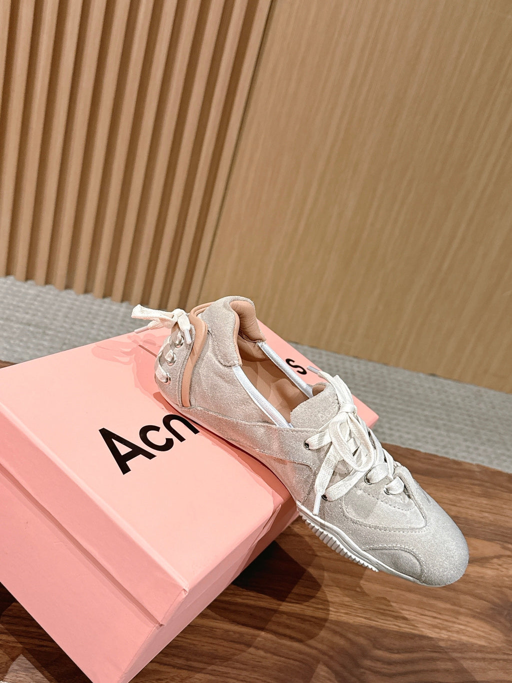D-Sneakers