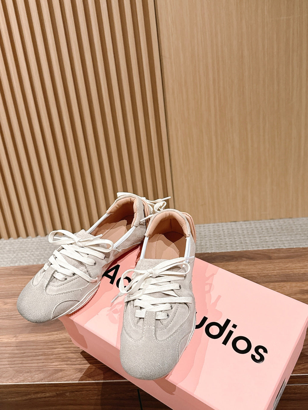 D-Sneakers