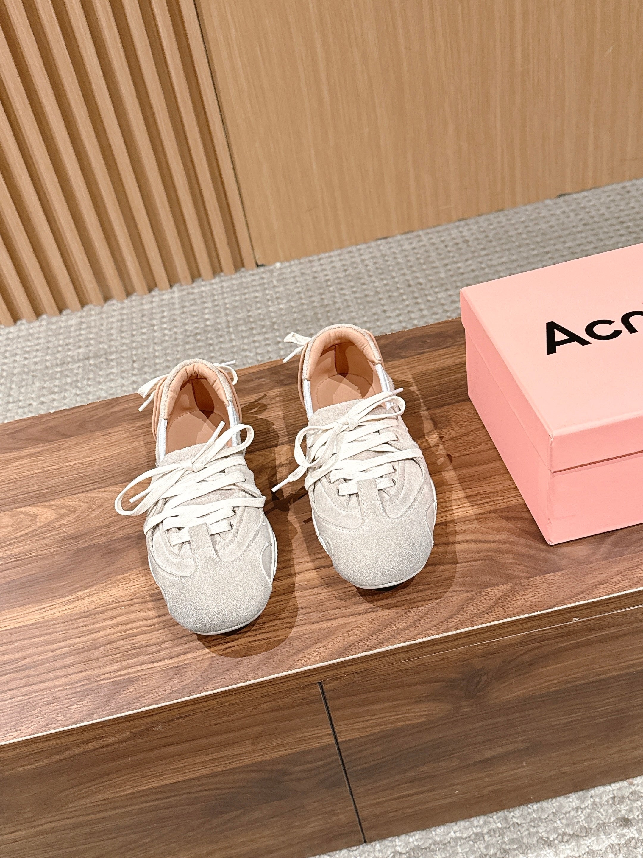 D-Sneakers