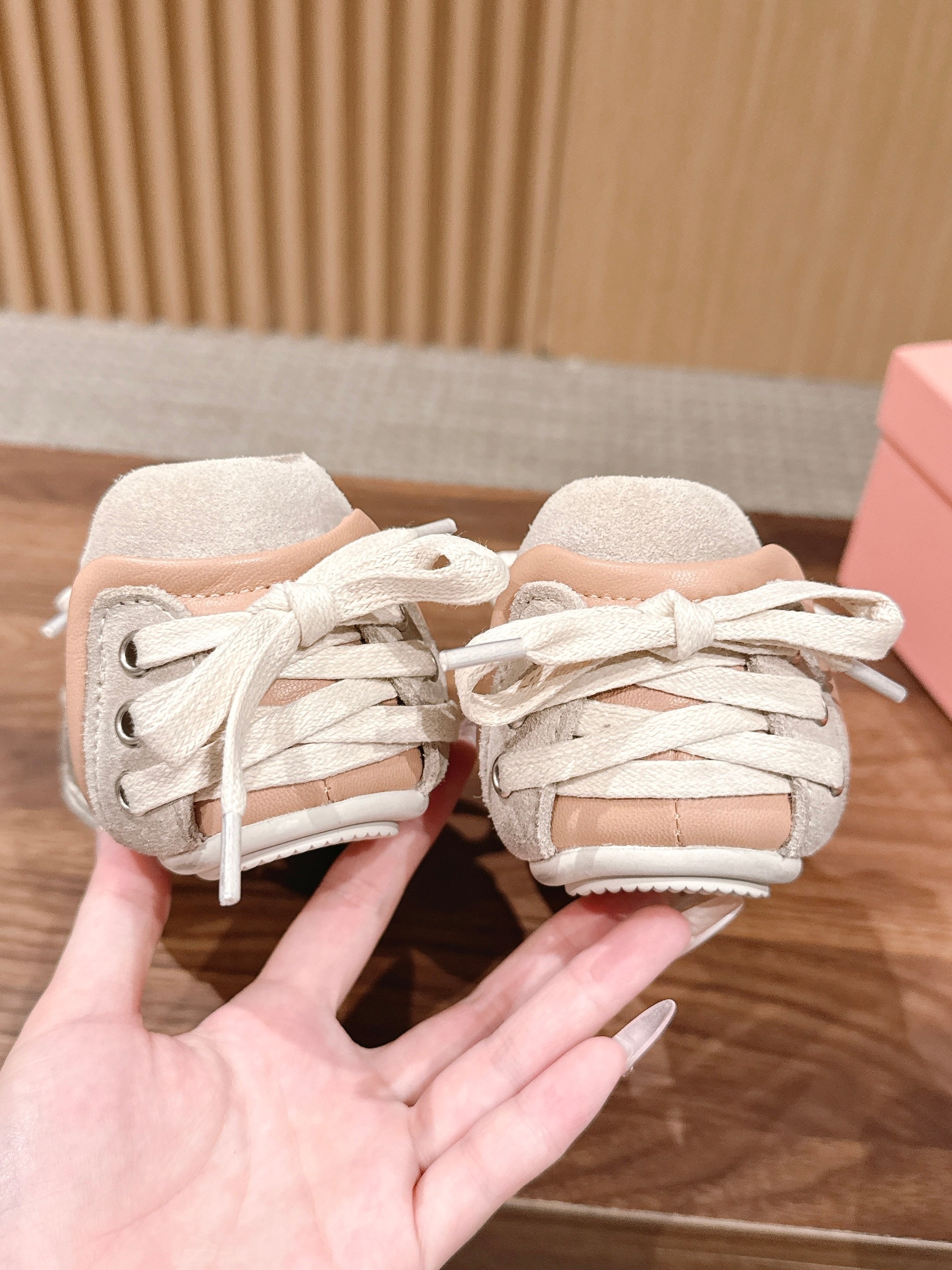 D-Sneakers