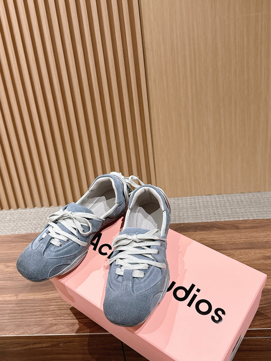 D-Sneakers