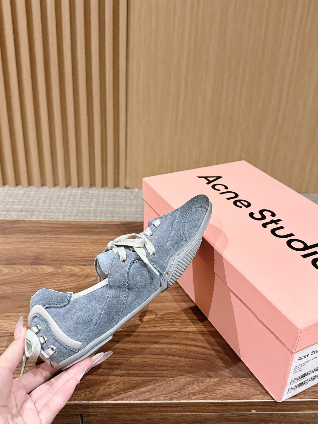 D-Sneakers