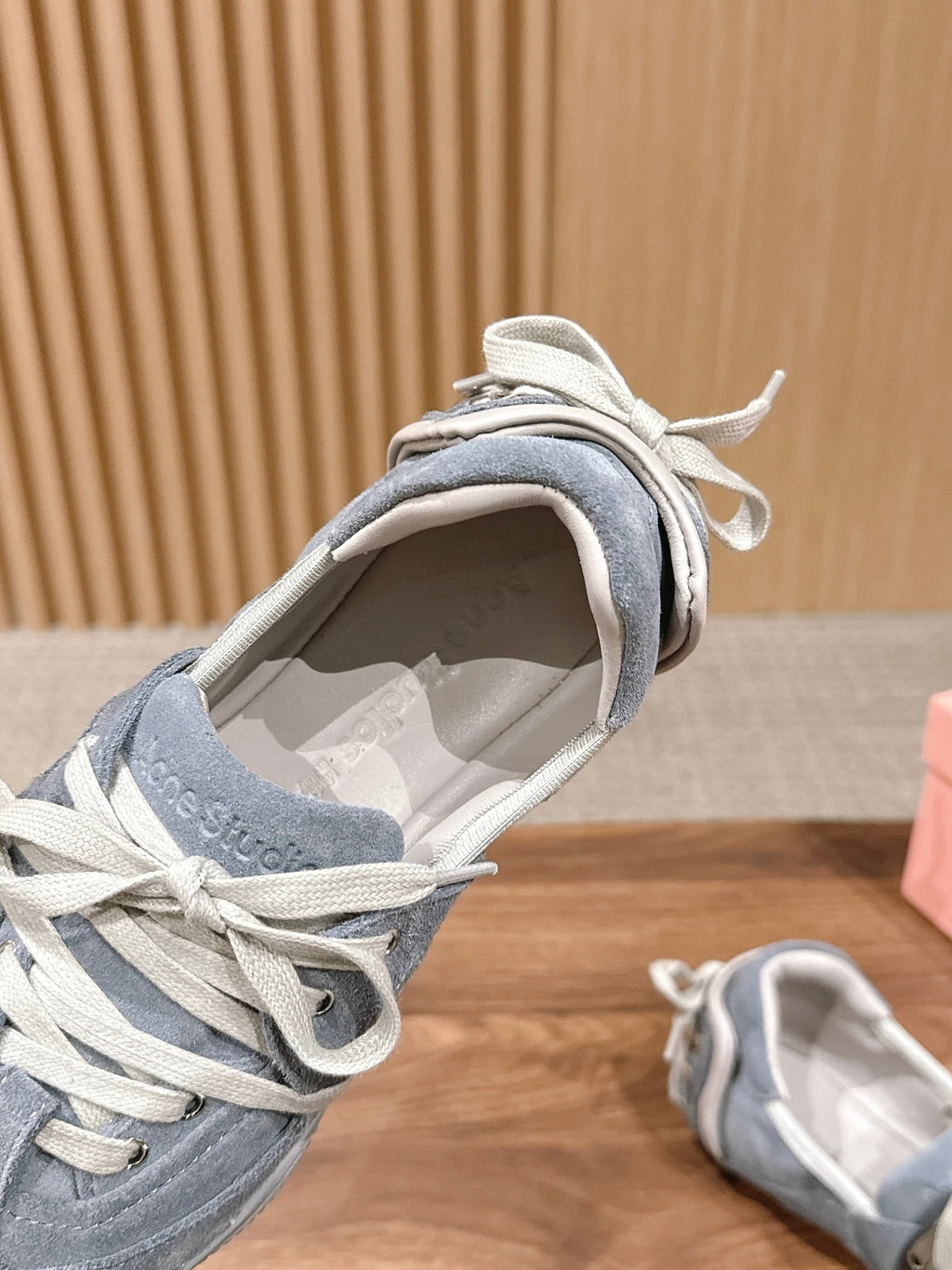 D-Sneakers
