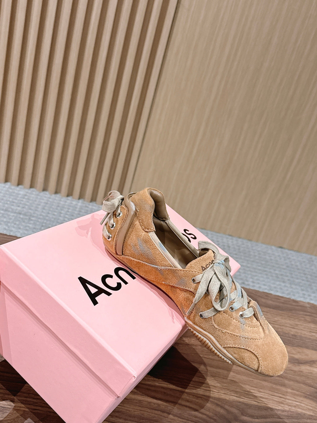 D-Sneakers