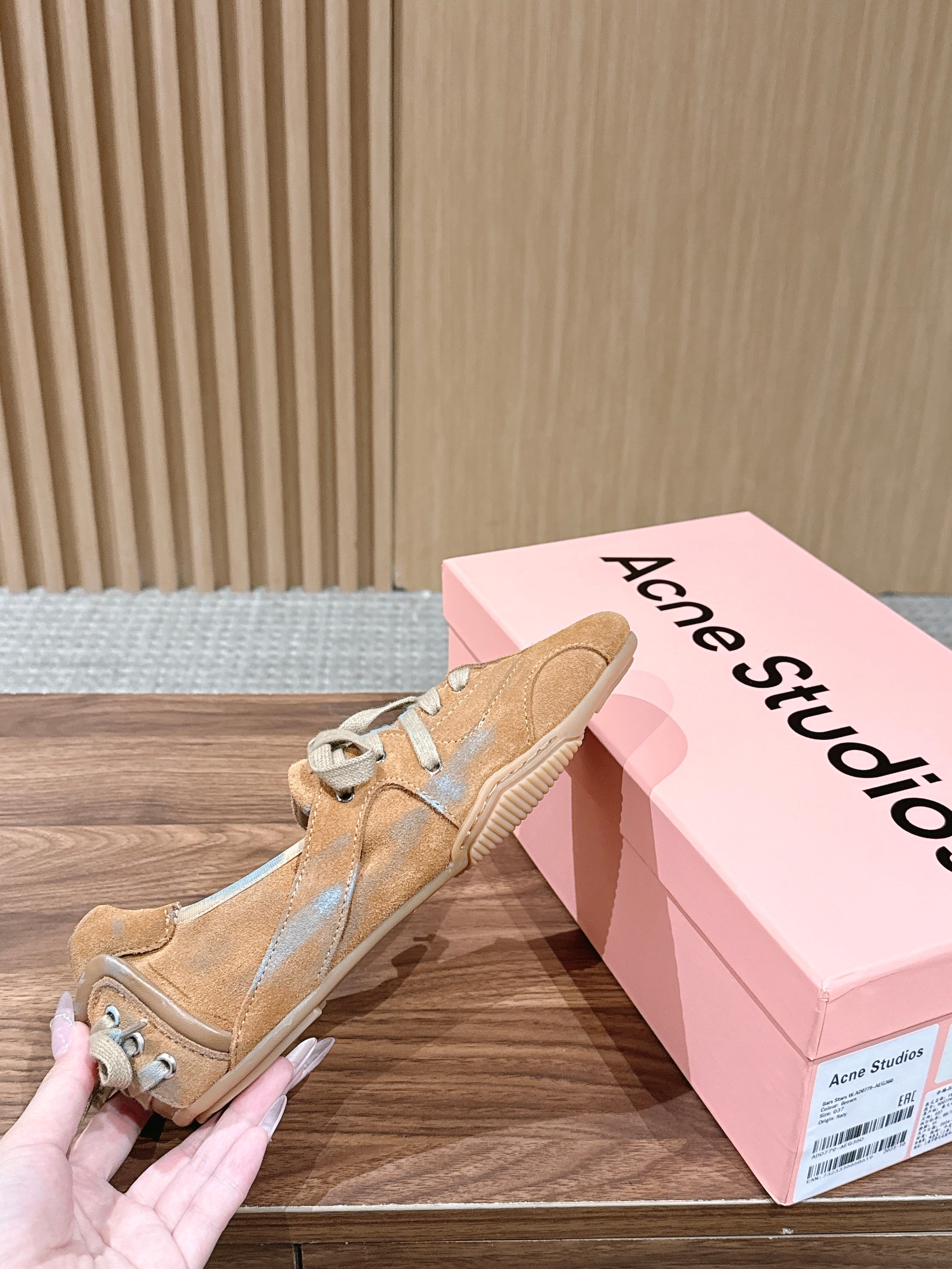 D-Sneakers