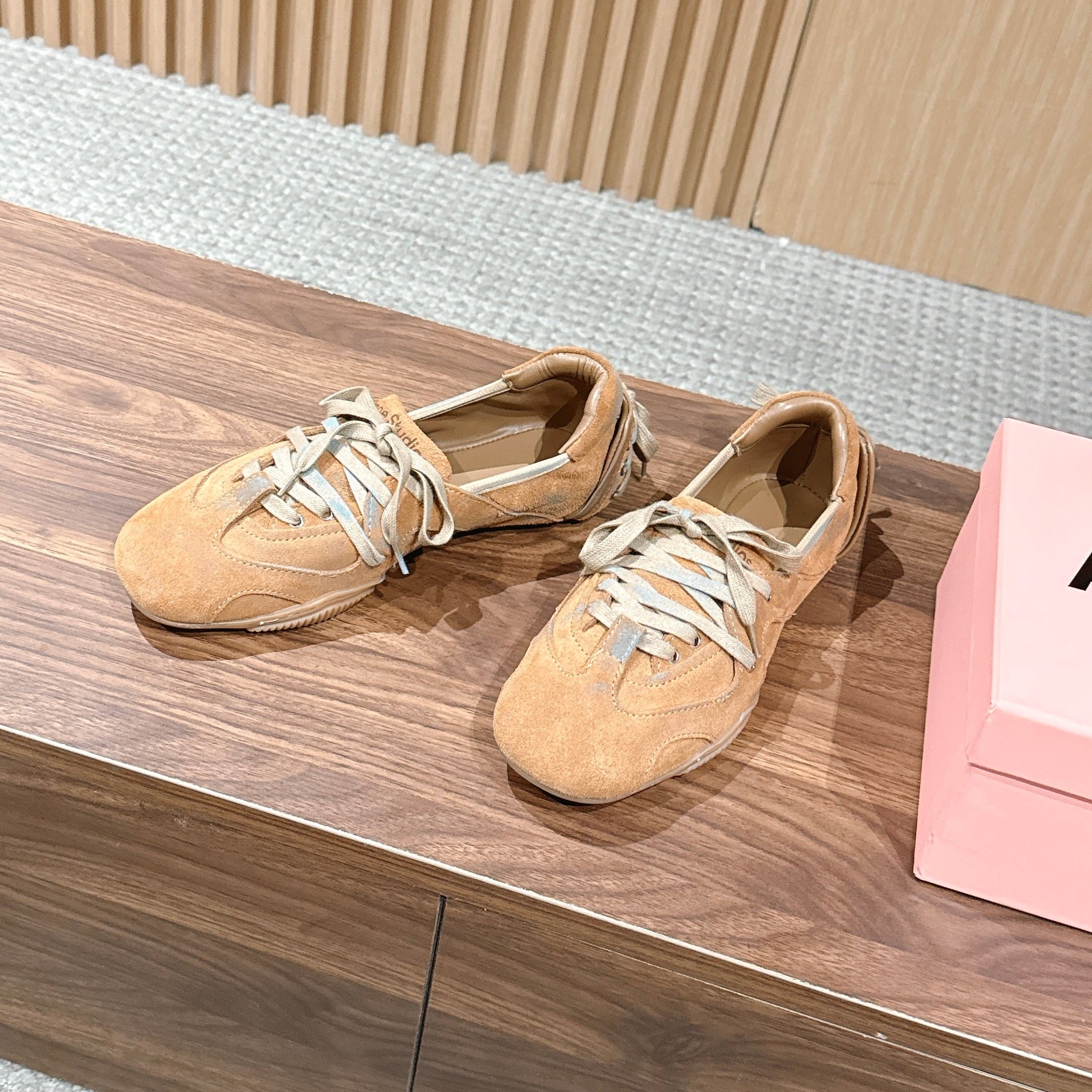D-Sneakers