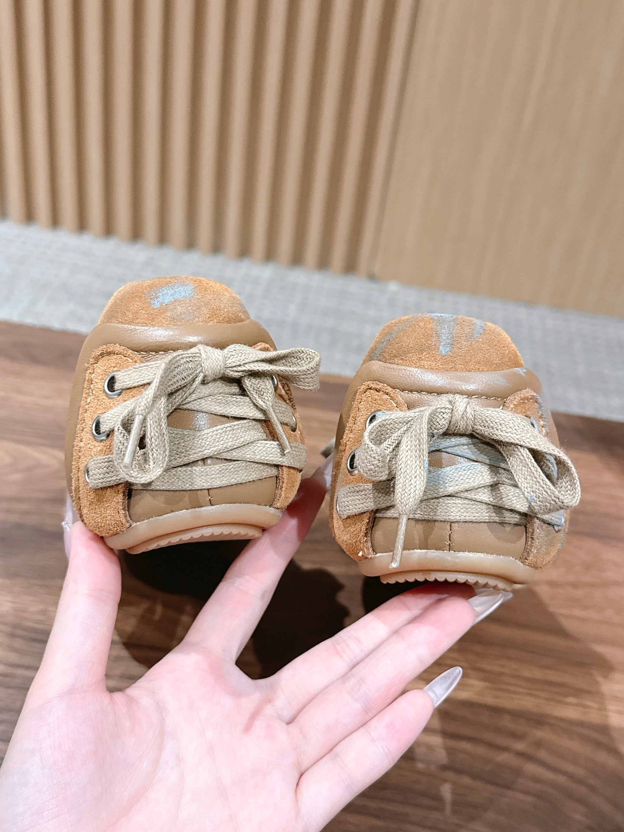 D-Sneakers