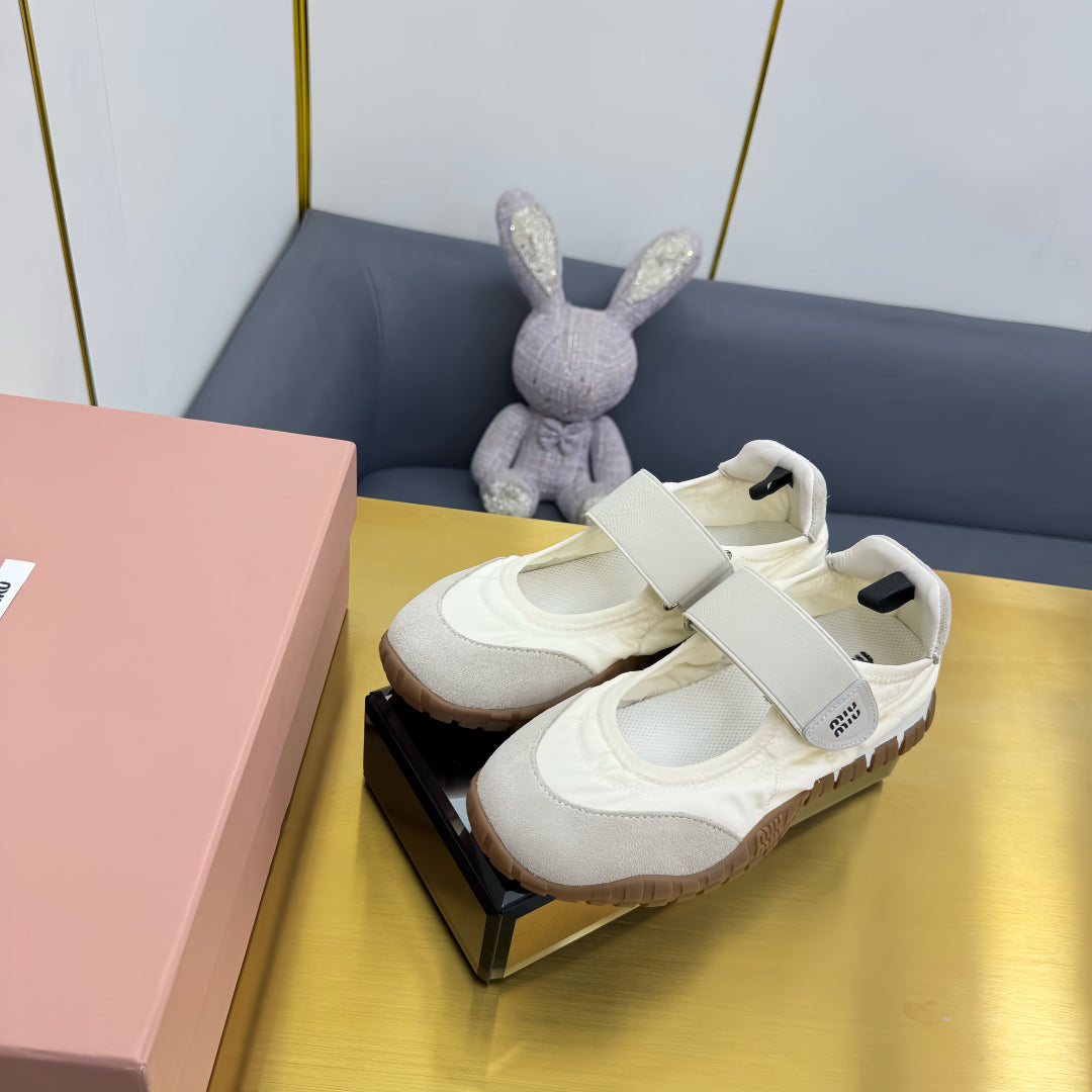 M-Sneakers