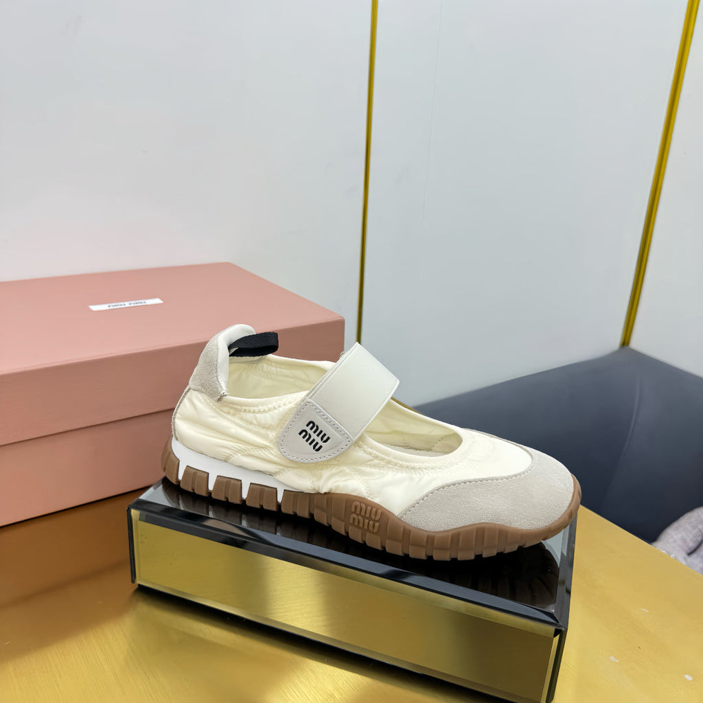 M-Sneakers