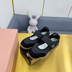 M-Sneakers