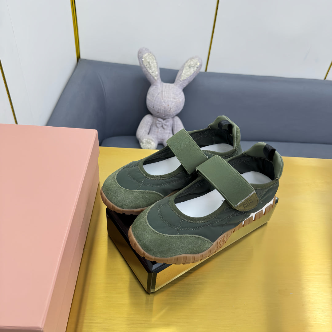 M-Sneakers