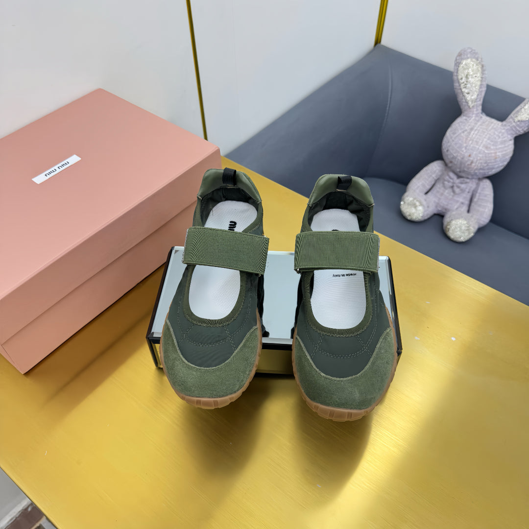 M-Sneakers