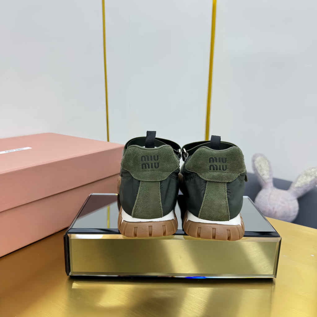 M-Sneakers