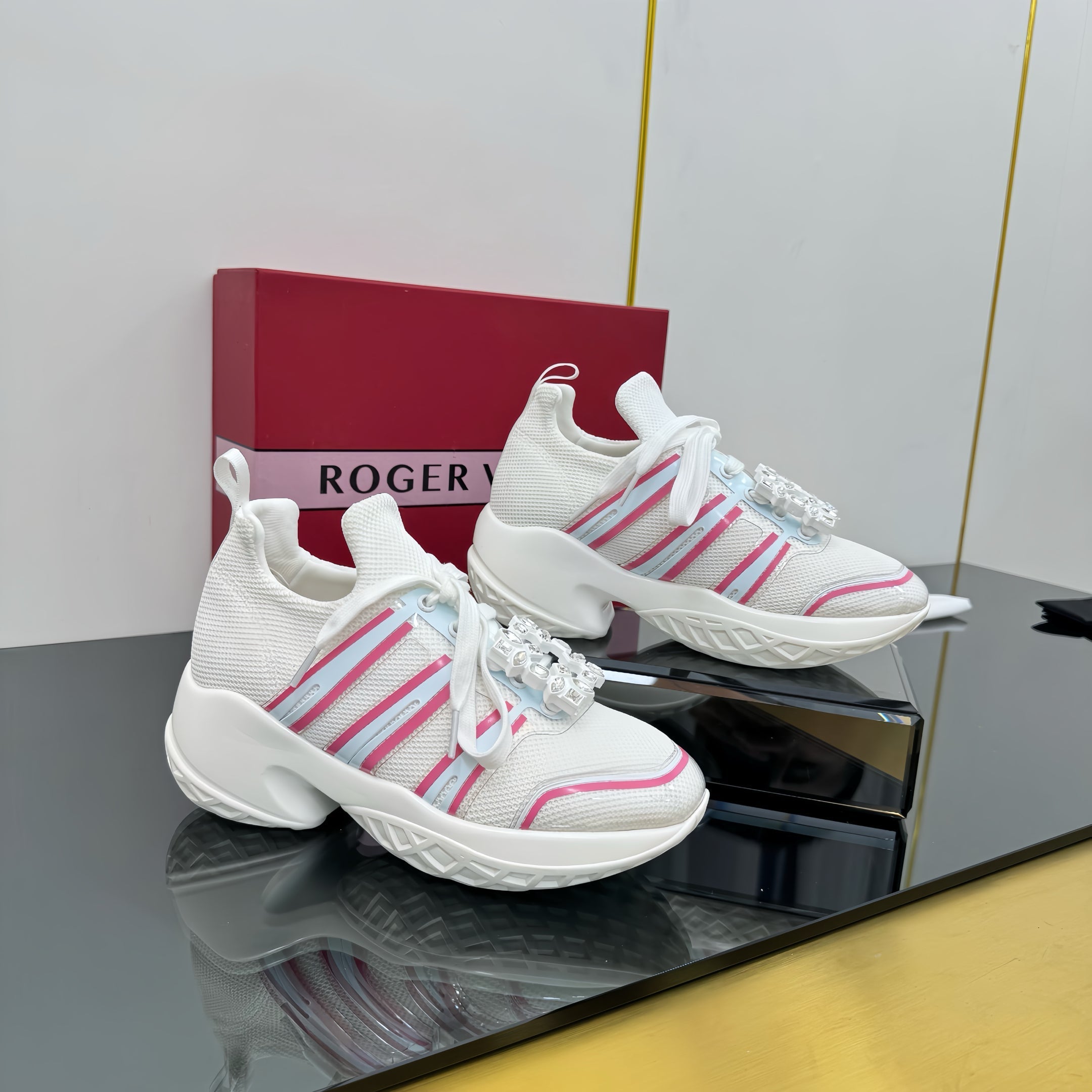 R-Sneakers