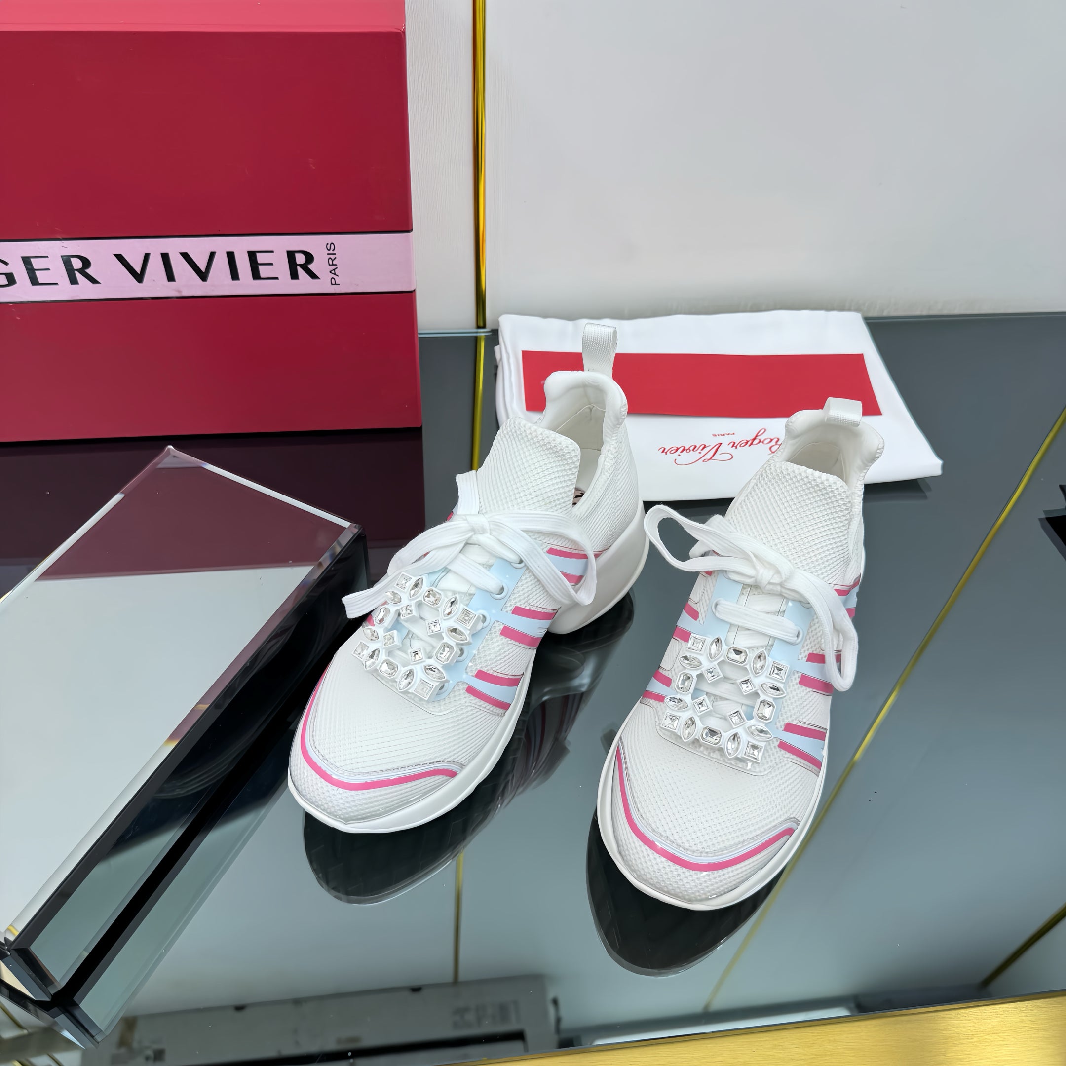 R-Sneakers