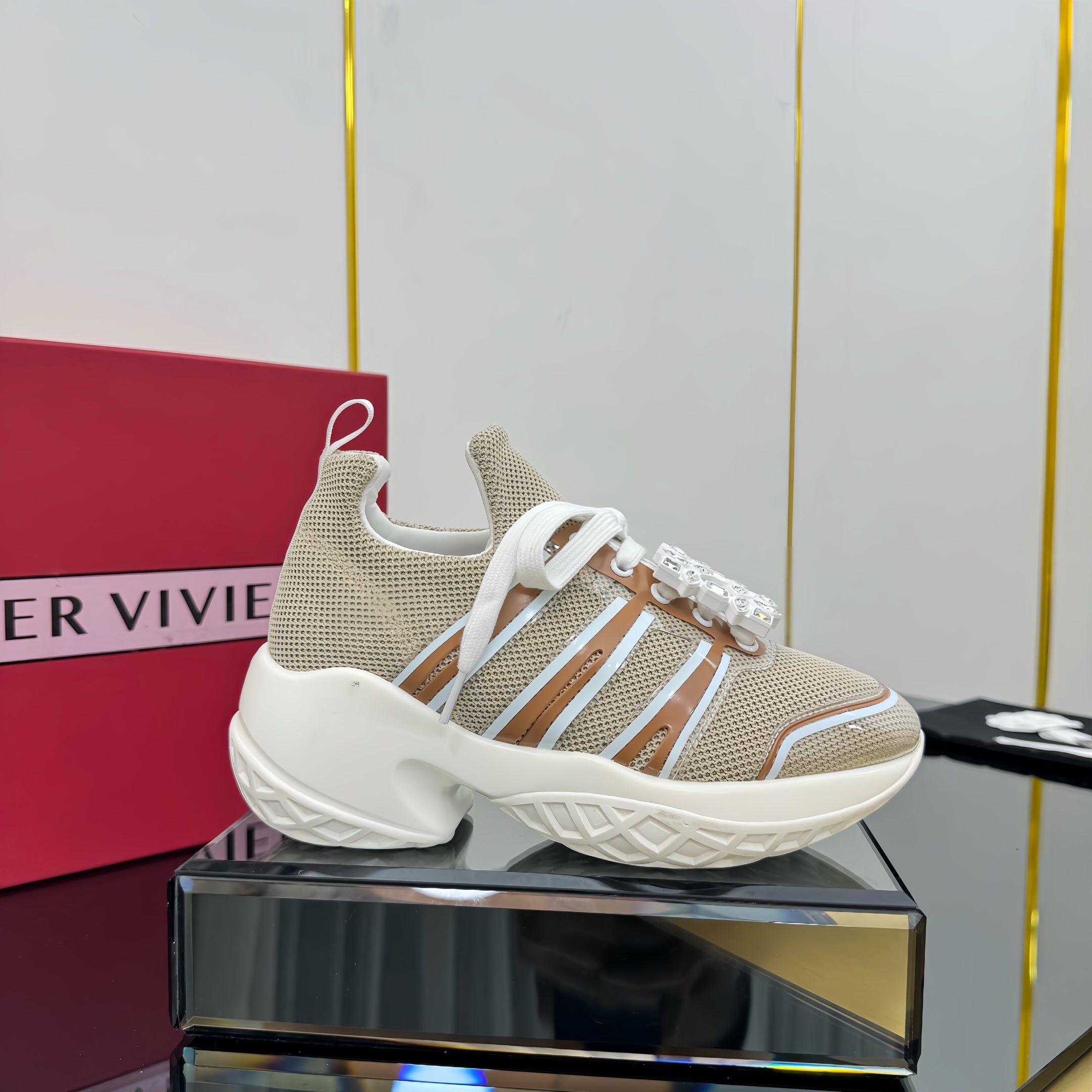 R-Sneakers