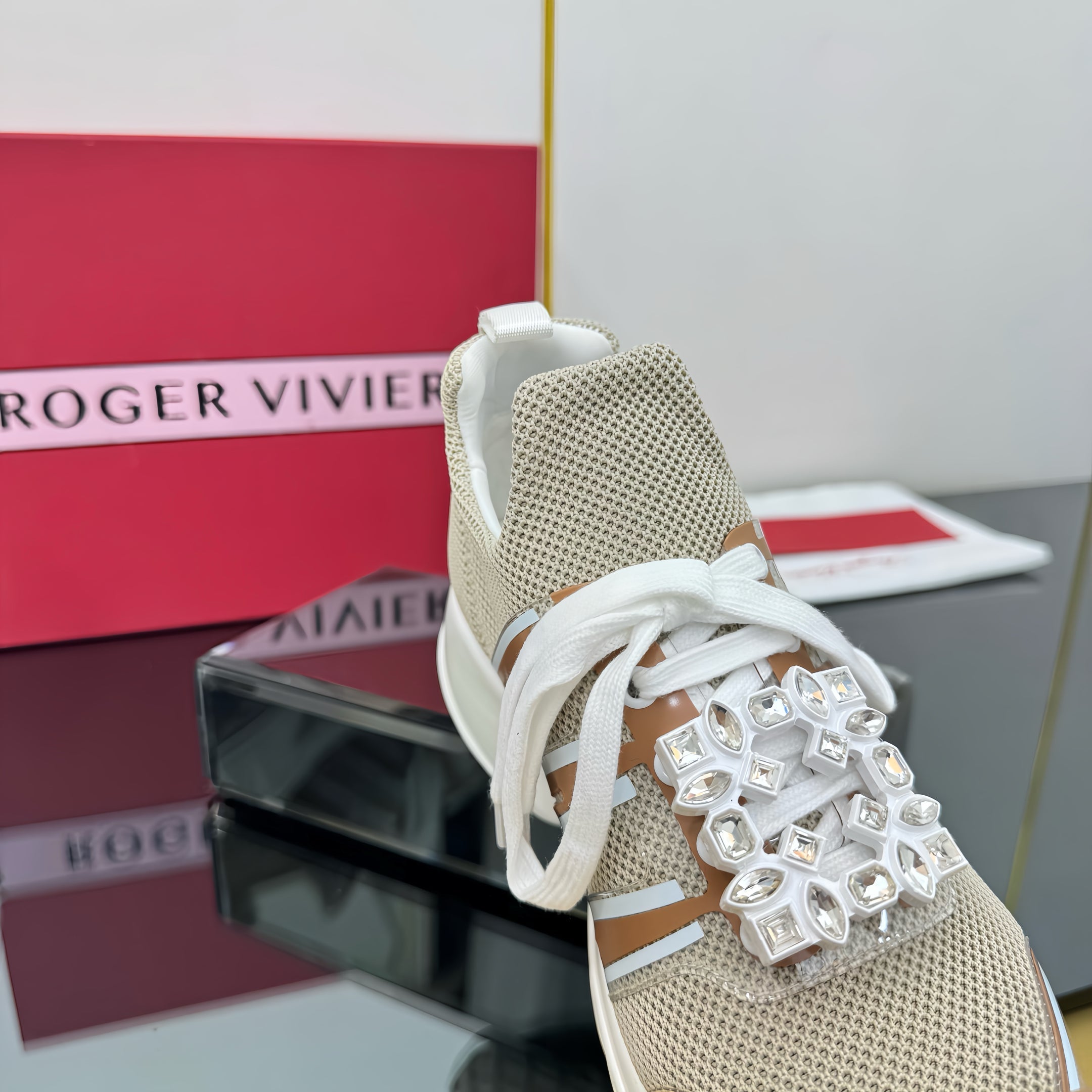 R-Sneakers