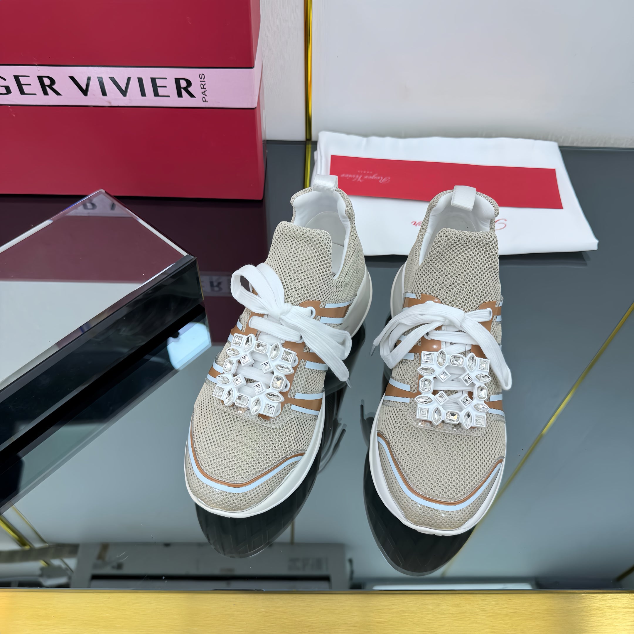 R-Sneakers