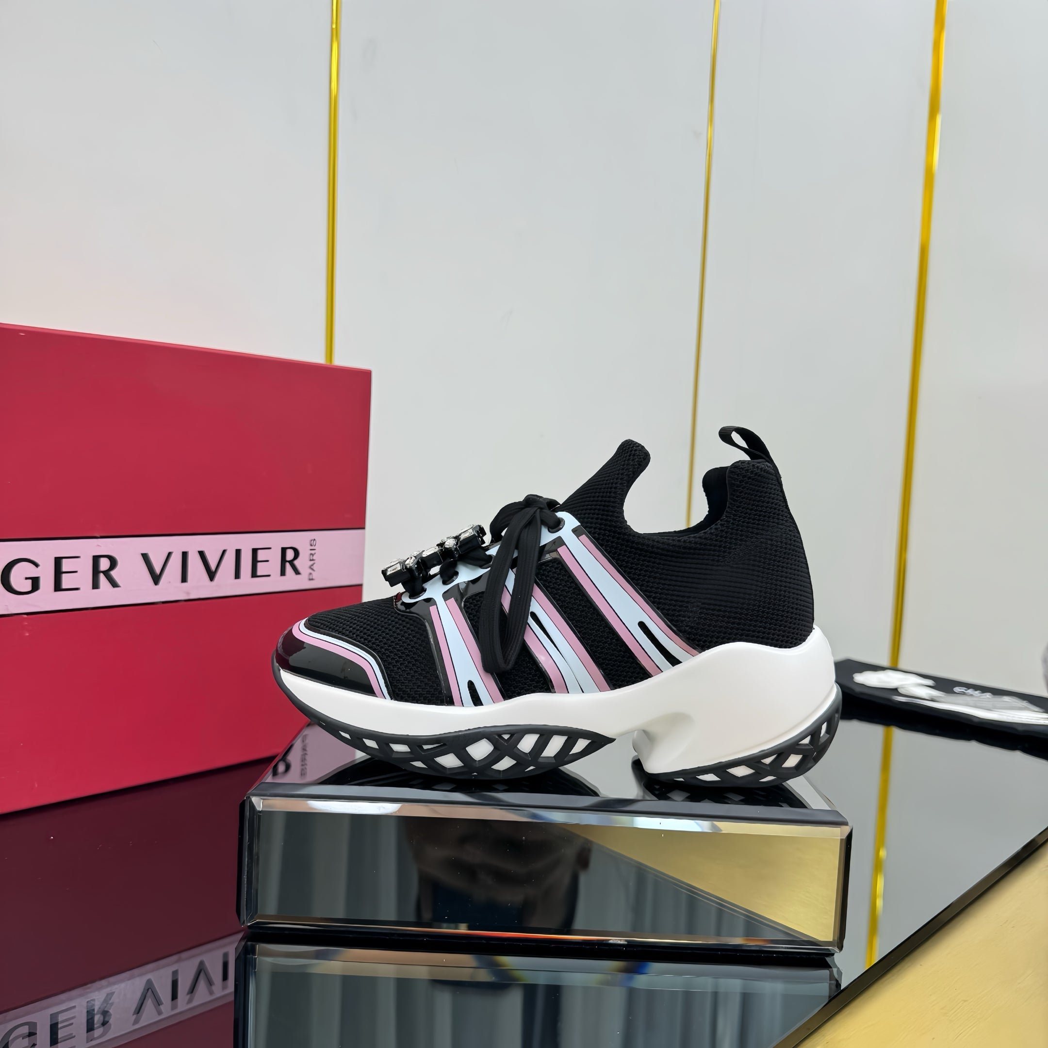 R-Sneakers