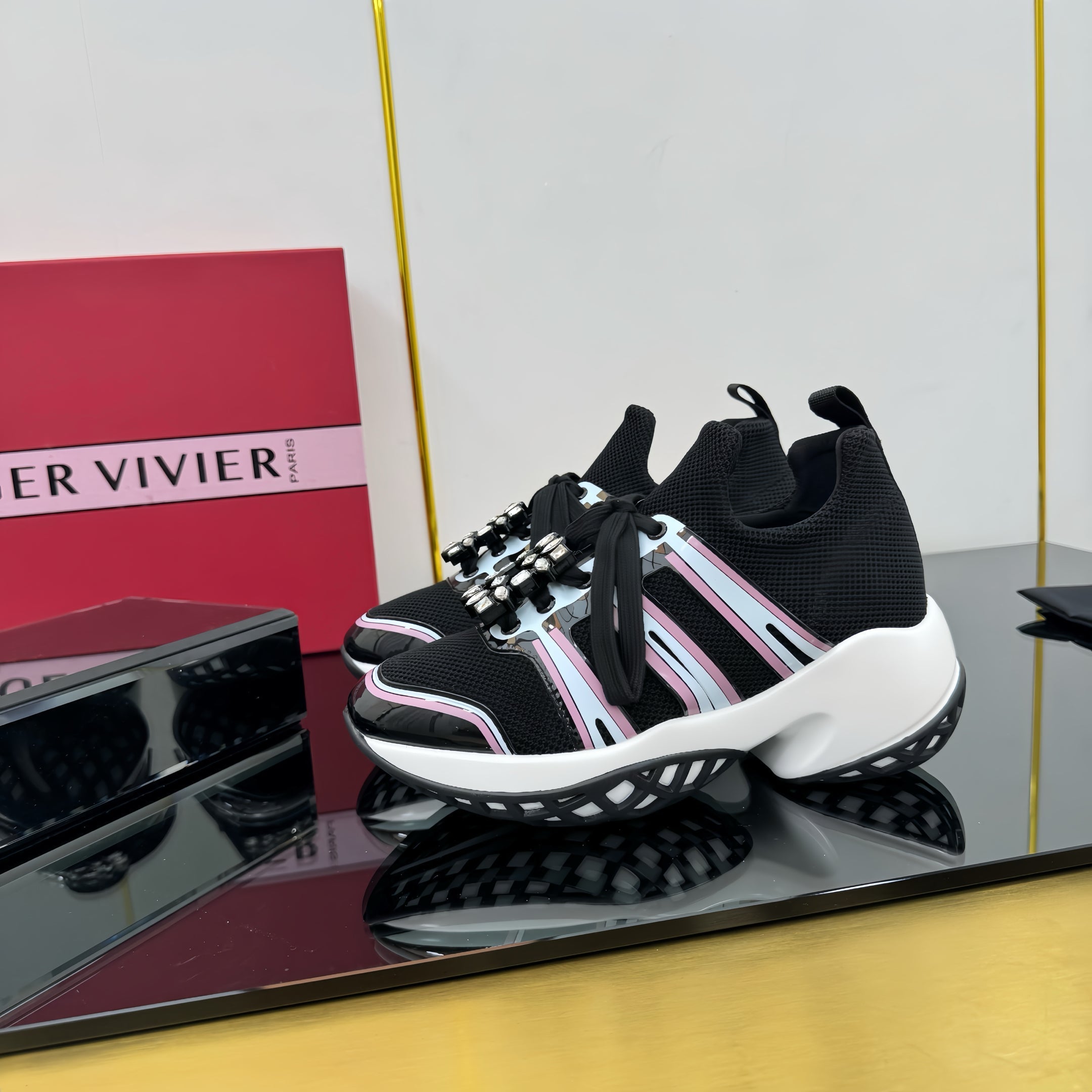 R-Sneakers