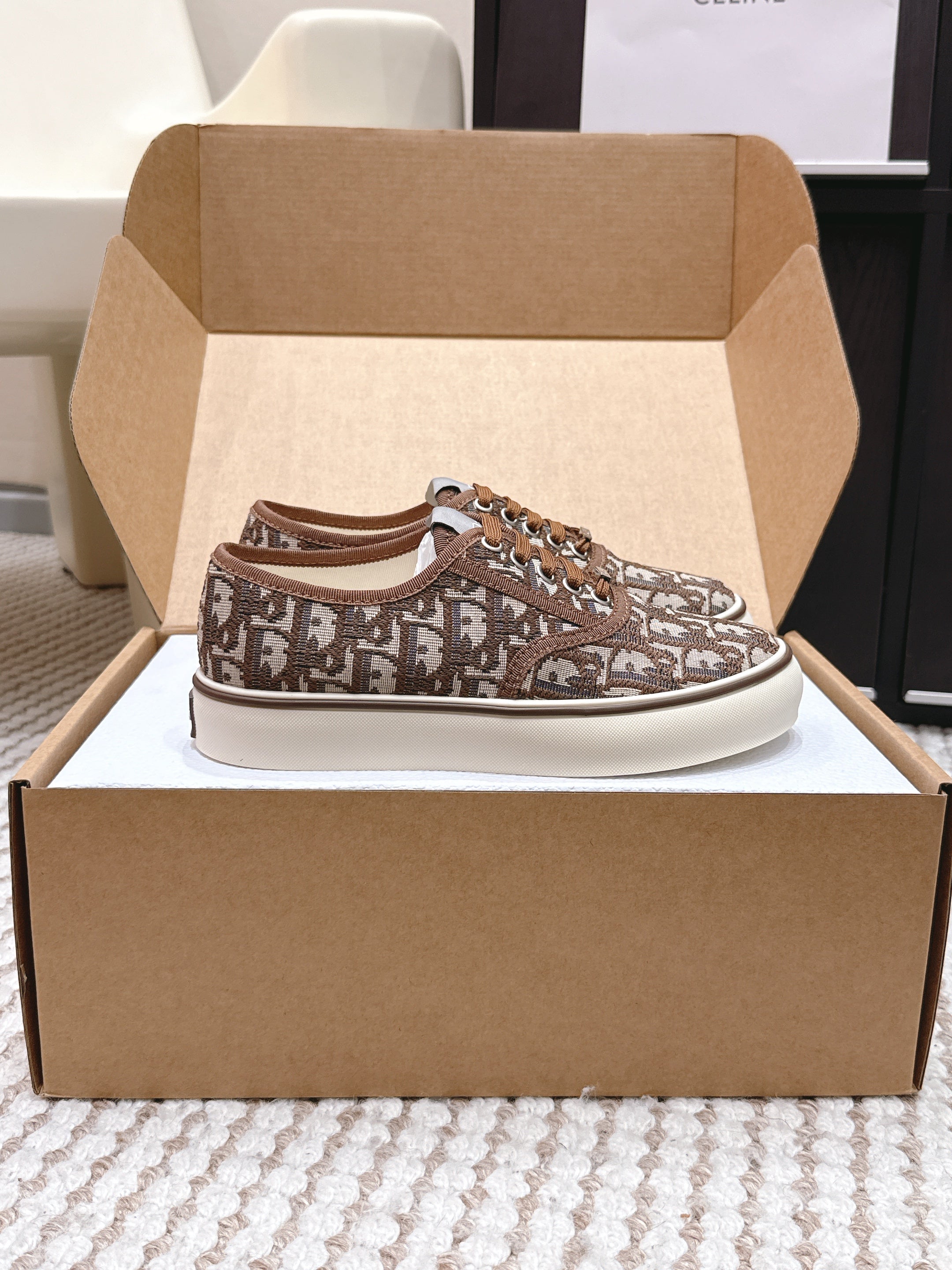 D-Sneakers