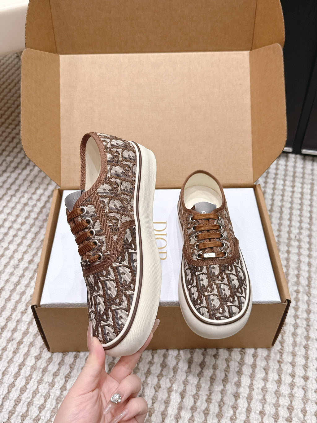 D-Sneakers
