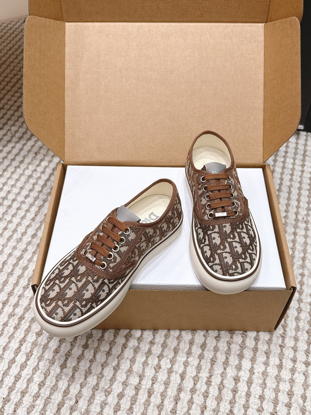 D-Sneakers