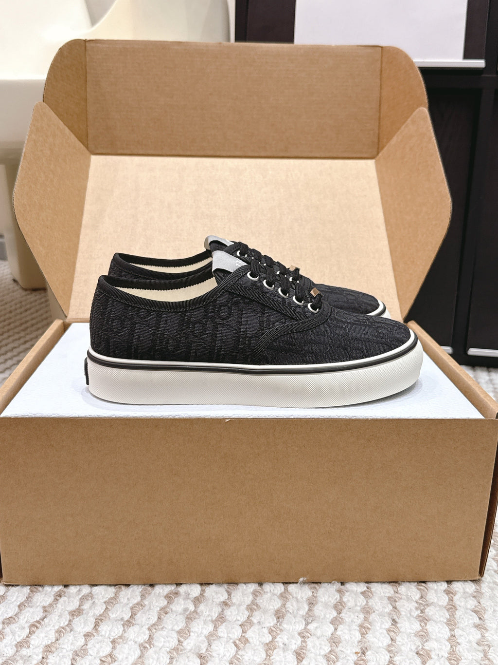 D-Sneakers