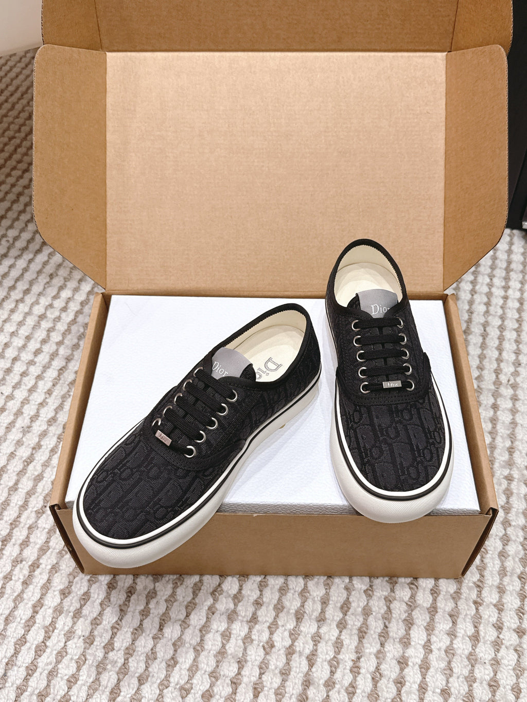 D-Sneakers