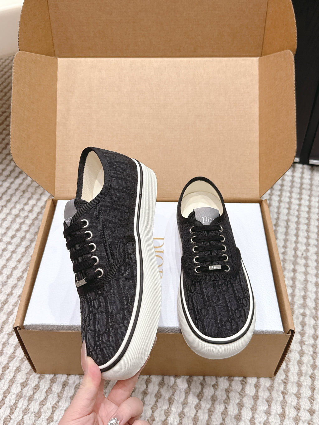D-Sneakers
