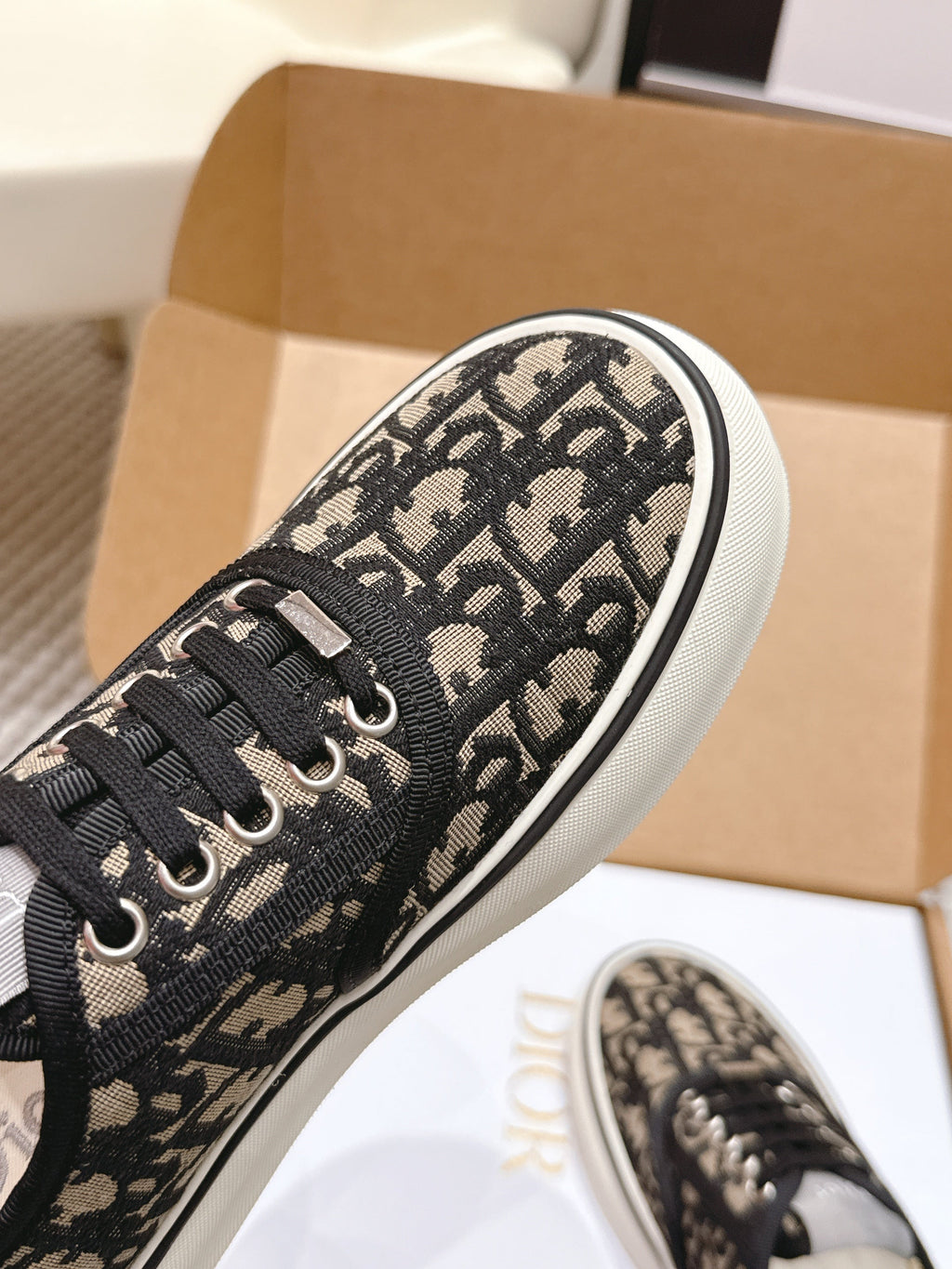 D-Sneakers