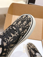 D-Sneakers
